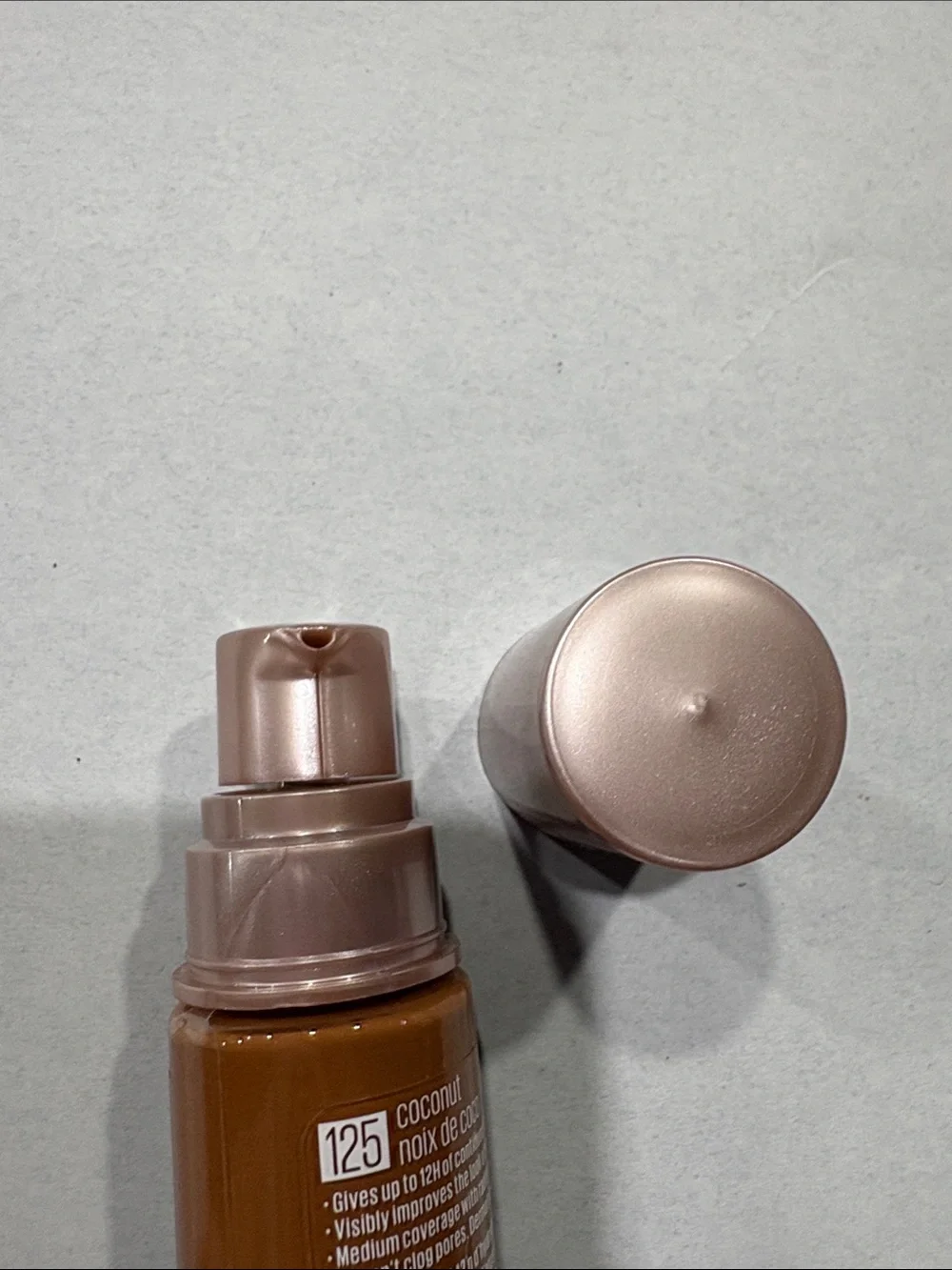 Maybelline Dream Radiant Liquid Hydrating Foundation hyaluronic acid 125 coconut
